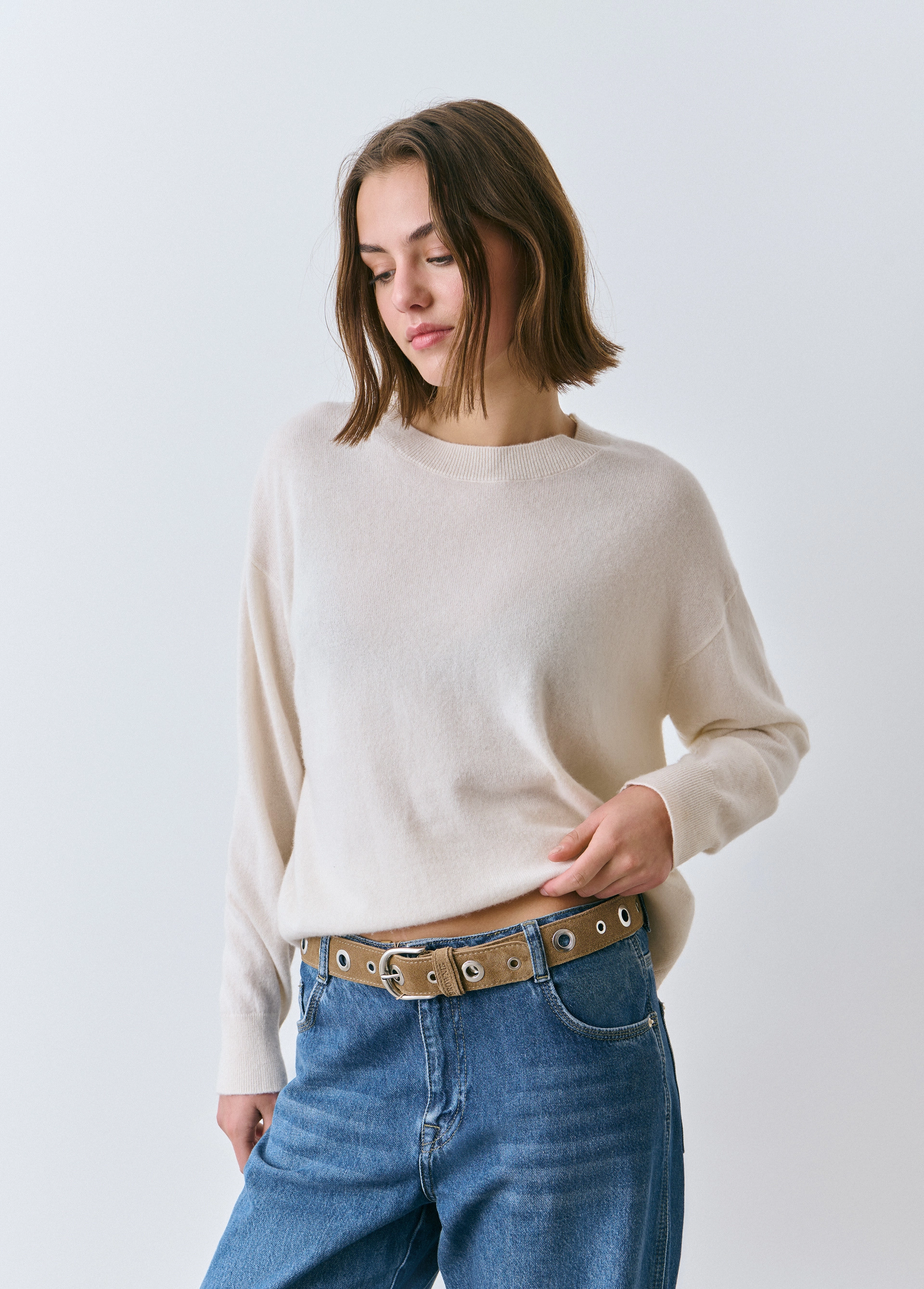 Split leather eyelets belt