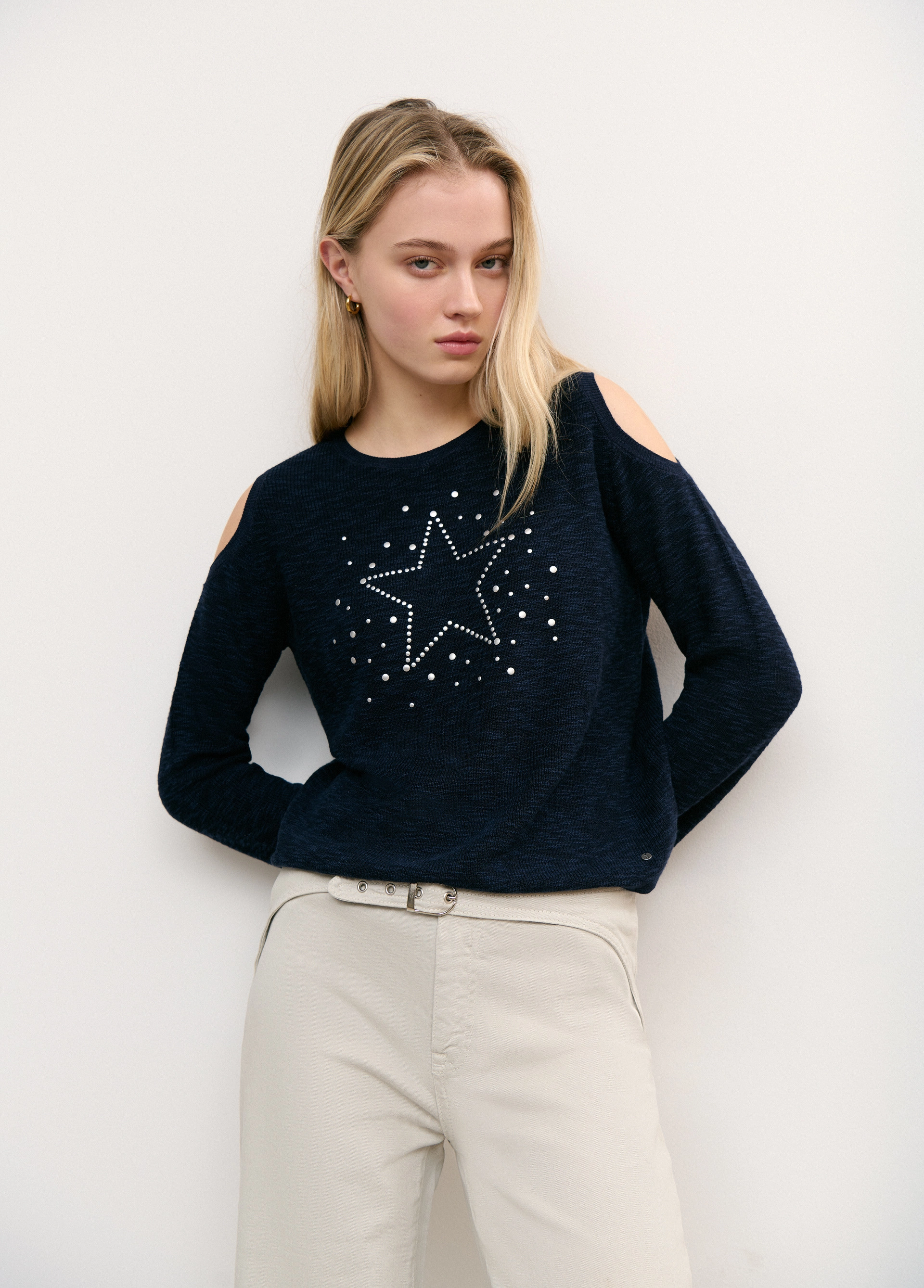 Camisola com estrela e tachas