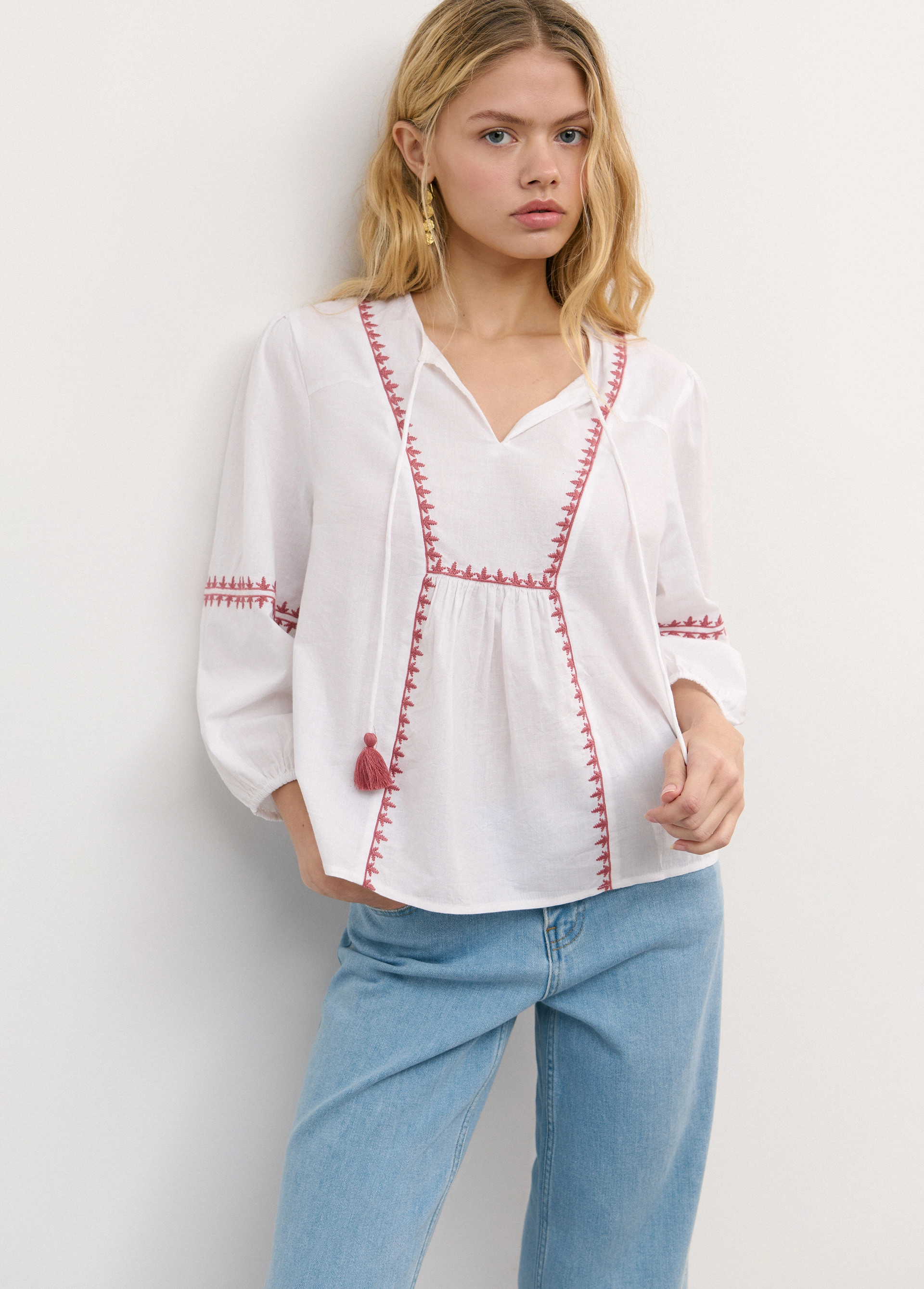 Blusa detalles bordados